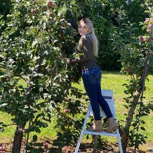 Meet your Posher, Allison